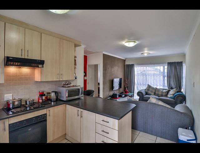 2 BEDROOM TOWNHOUSE RENTED IN WALMER HEIGHTS
